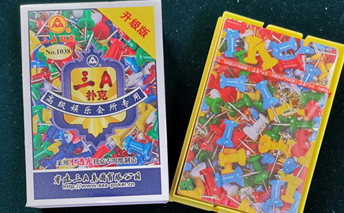 霍尔果斯扑克批发采购指南与产品质量识别要点解析